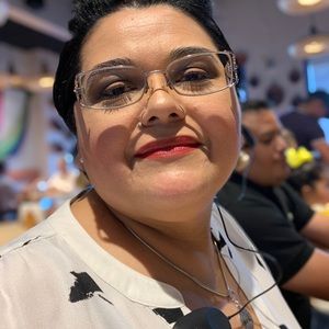 Meet your Posher, Claudia